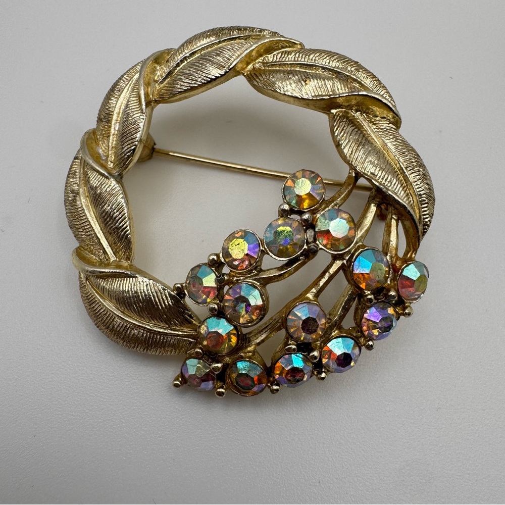 Vintage Aurora Borealis AB Rhinestone Wreath Brooch Brushed Textured Gold Tone